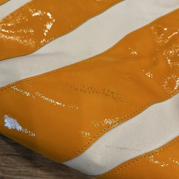 Dooney & Bourke orange white zebra canvas Hobo bag - Picture 3 of 11